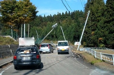 驾车时遇地震 牢记5条保命锦囊