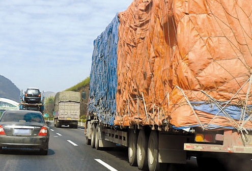 驾车出行要牢记 一定远离7种“高危”车