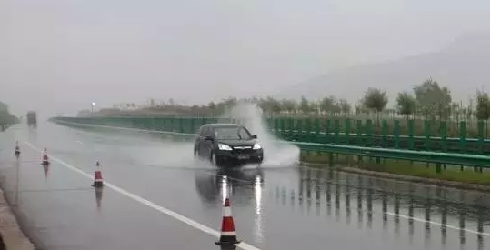 台风登陆暴雨不断 这些致命的雨天驾驶陋习你有吗？