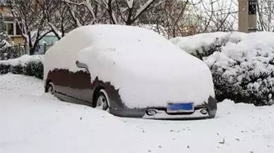 冰雪路面安全出行指南：保持安全车速车距很关键