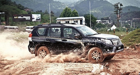 泥泞道路行车一定要牢记的4个驾驶要点