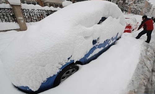 春节将至 自驾回家遇雪天如何安全停车