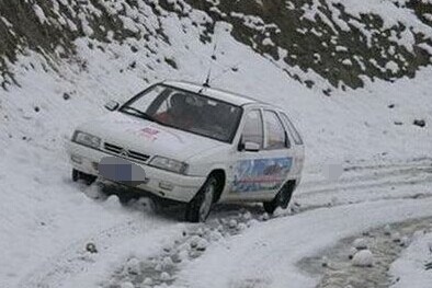 实用贴：冰雪路面行车的技巧你会吗？