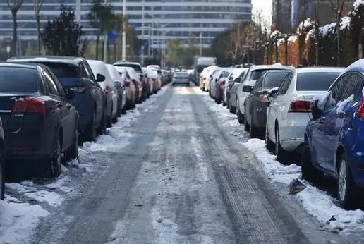 雪季上路全攻略 驾驶技巧及安全注意事项