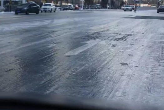 雪季上路全攻略 驾驶技巧及安全注意事项