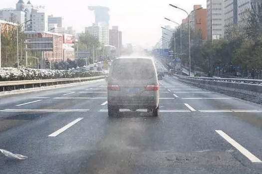 雪季上路全攻略 驾驶技巧及安全注意事项